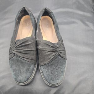 Clarks Black Flats with‎ Suede Texture